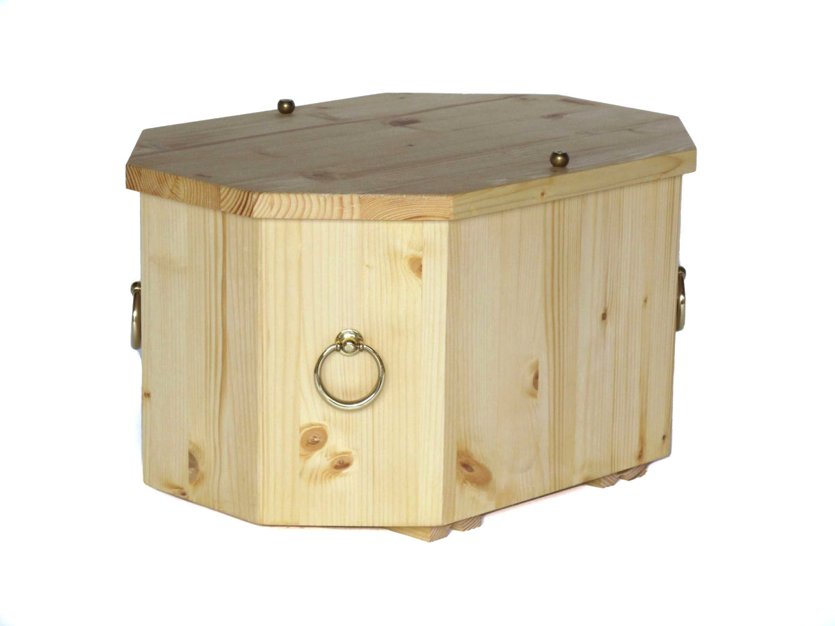 Tiersarg aus Holz mit Gravur – würdevoller Abschied für Haustiere