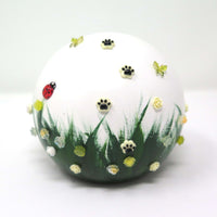 Tieurrne in Kugelform mit Blumenwiese und 3D Blumen