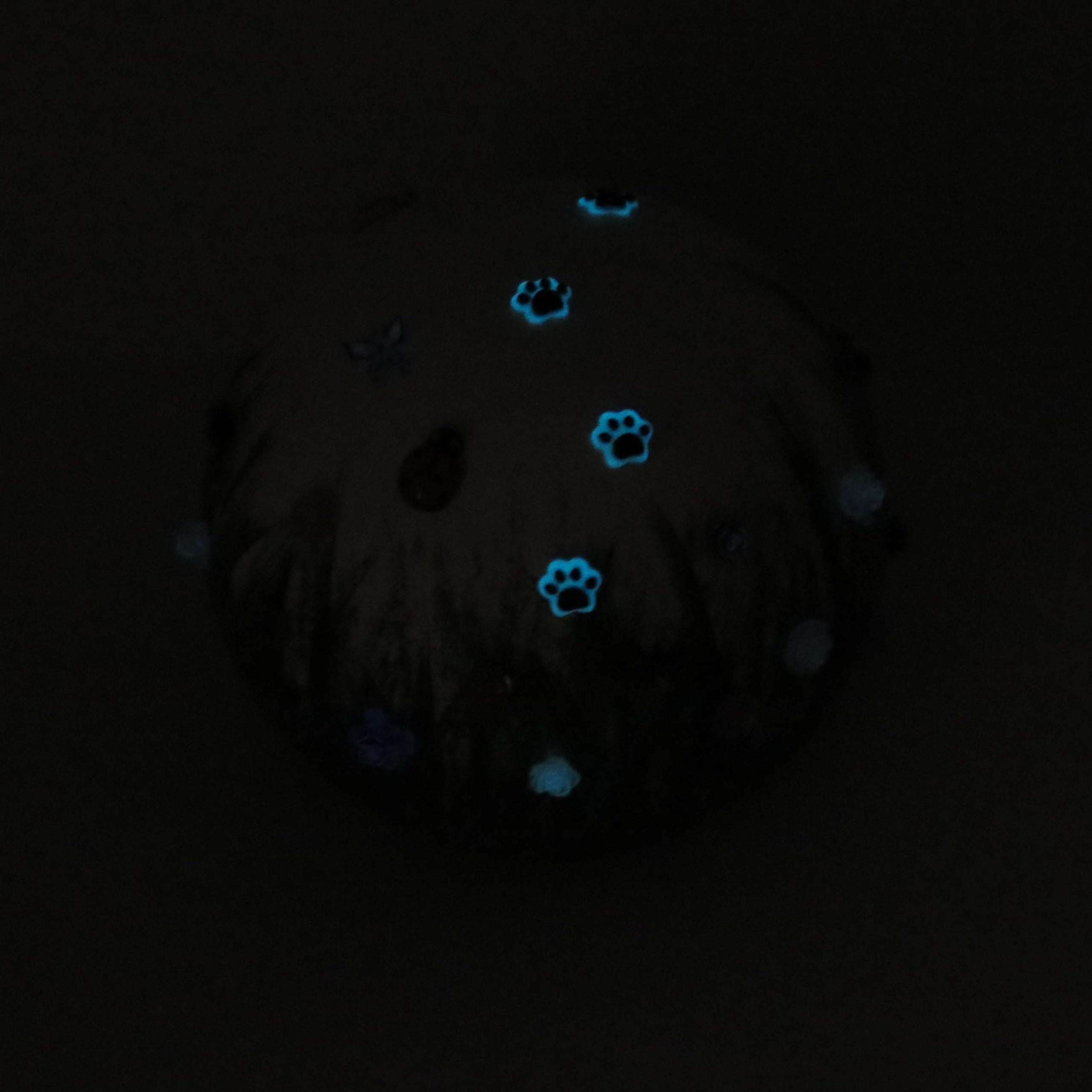 Tieurrne in Kugelform mit Blumenwiese und 3D Blumen