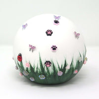 Tieurrne in Kugelform mit Blumenwiese und 3D Blumen