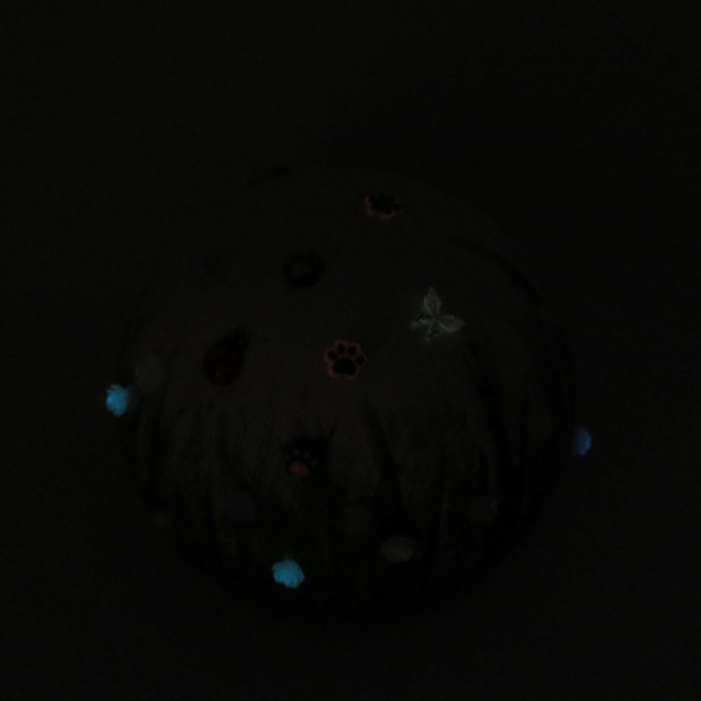 Tieurrne in Kugelform mit Blumenwiese und 3D Blumen