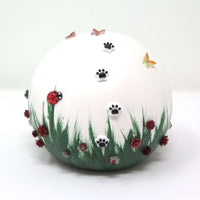 Tieurrne in Kugelform mit Blumenwiese und 3D Blumen