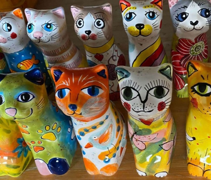 Künstler Katzenurnen