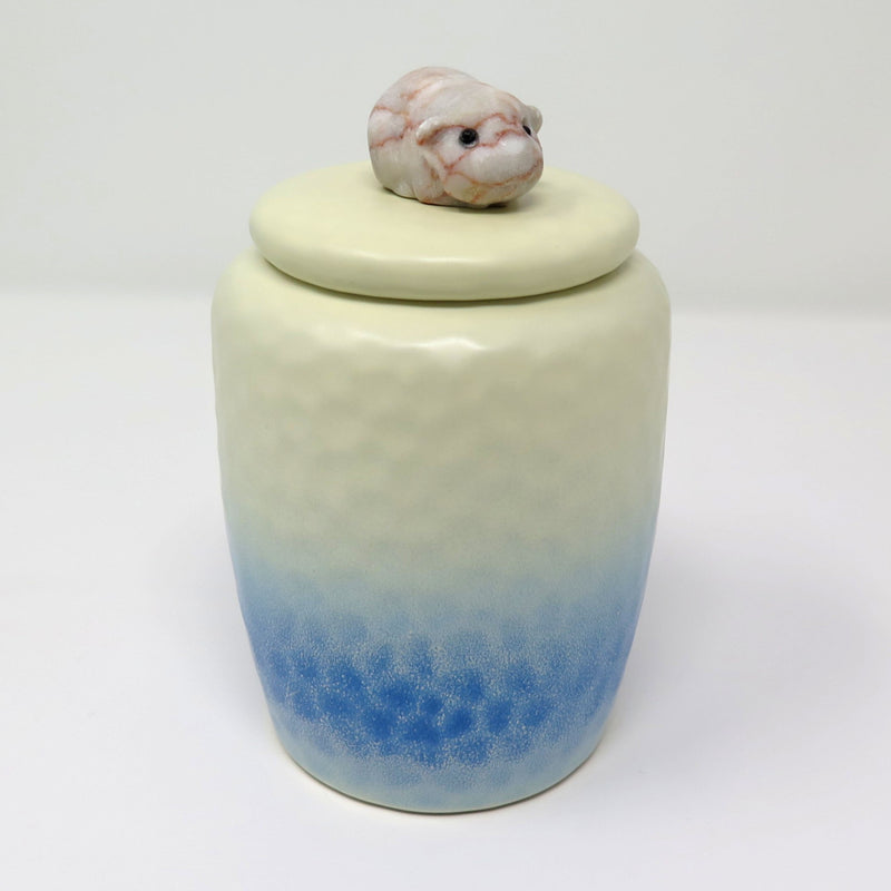 Meerschweinchenurne aus Keramik mit Meerschweinchen Figur aus Stein marmoriert