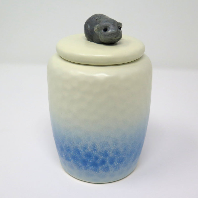 Meerschweinchenurne aus Keramik mit Meerschweinchen Figur aus Stein in grau
