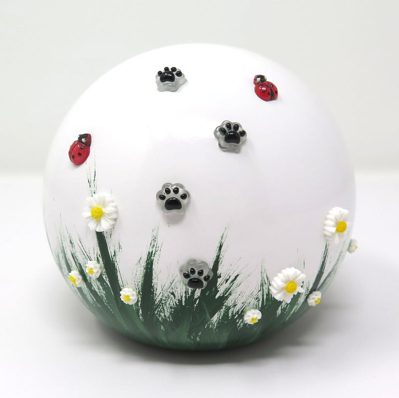 Tierurne Pfötchenwiese mit Marienkäferchen