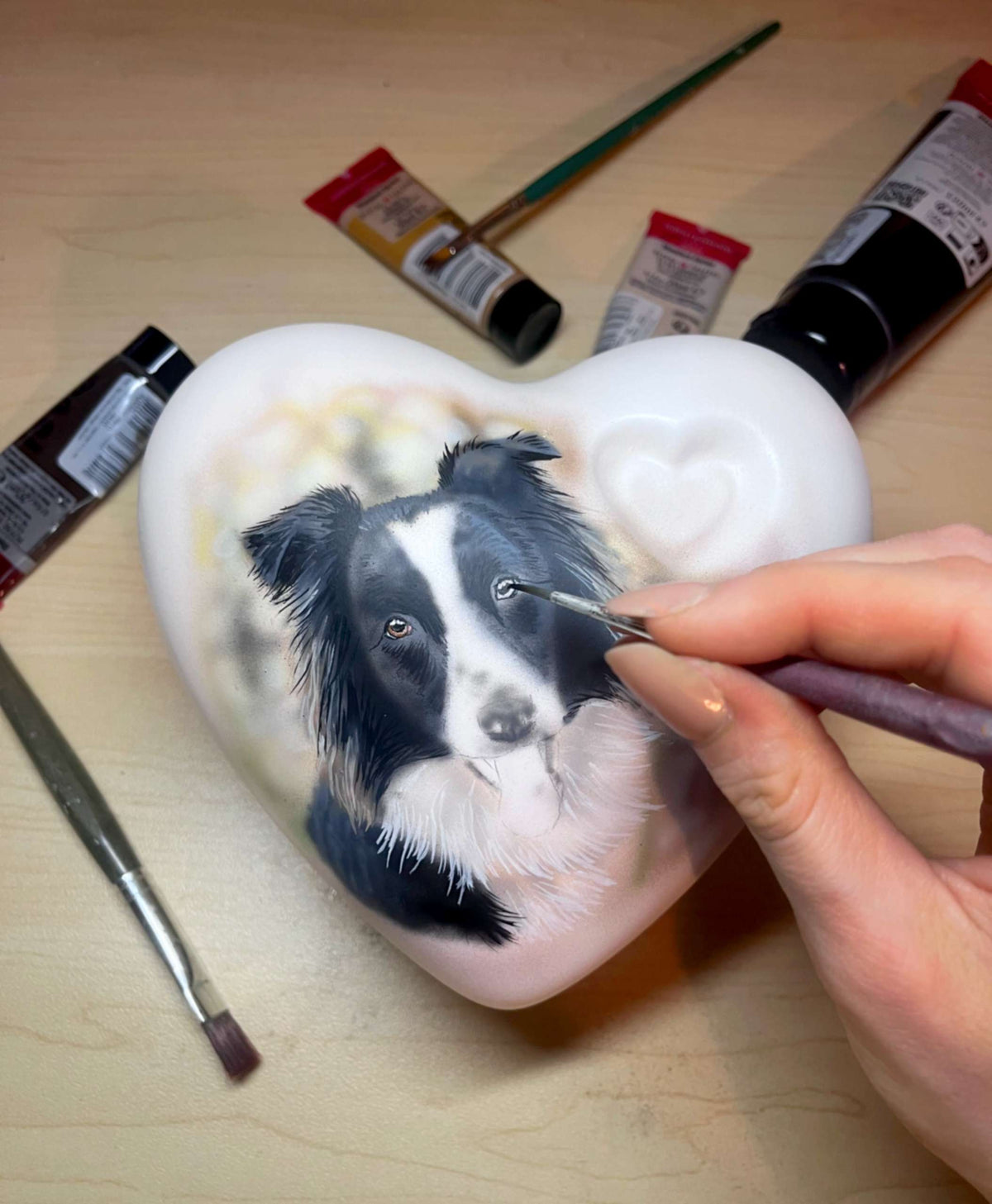 Tierurne in Herzform mit Portrait nach Fotovorlage