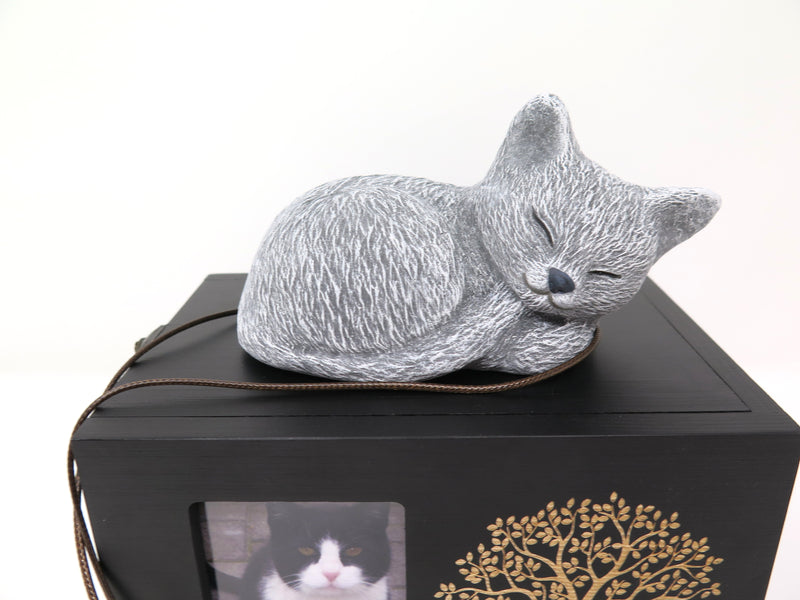 Holzurne für Tiere mit Steinkatze