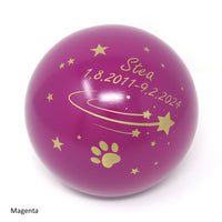 Tierurne in Kugelform mit Sternschnuppe und Sternen bemalt, in Magenta