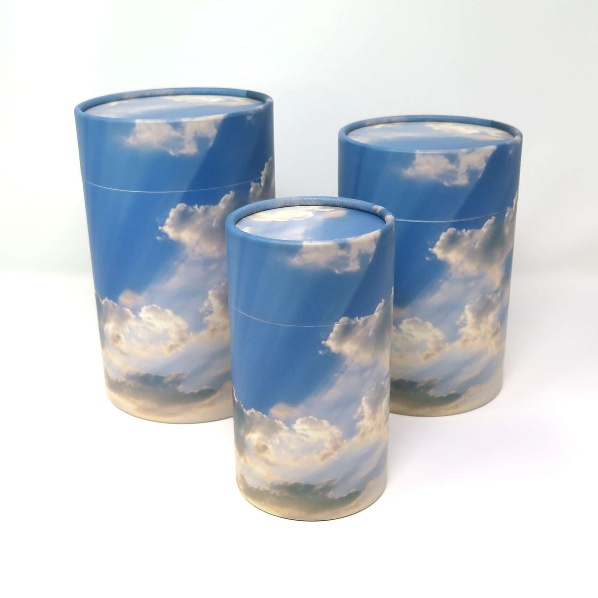 Streuurne mit Wolkenmotiv