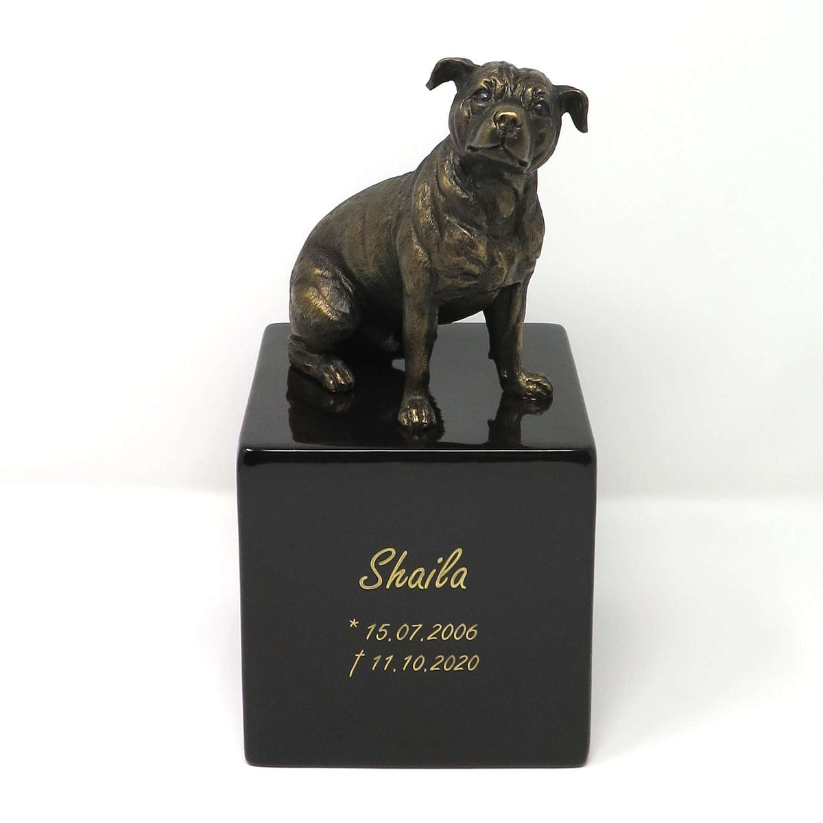 Staffordshire Bullterrier Urne