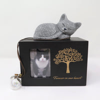 Holzurne für Tiere mit Steinkatze